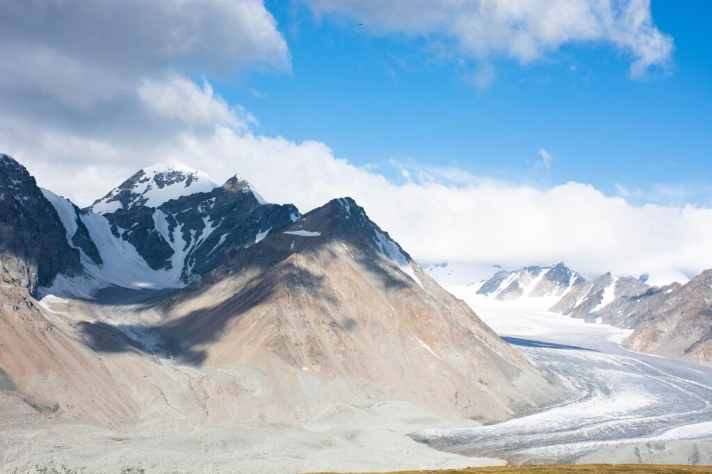 Markante Landschaften und einzigartige Begegnungen: Wenn es Frühling wird, erwachen Flora und Fauna aus dem Winterschlaf. 